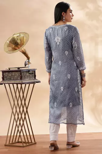 Women’s Grey Chikankari Embroidered Kurta | Elegant Ethnic Wear