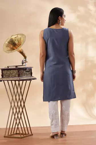 Women’s Grey Chikankari Embroidered Kurta | Elegant Ethnic Wear