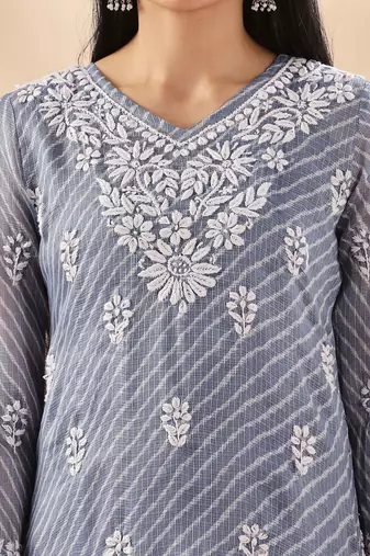 Women’s Grey Chikankari Embroidered Kurta | Elegant Ethnic Wear