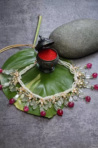 Orchid haar necklace