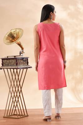 Floral embroidered cotton chikankari straight kurta 4