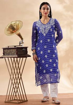 Women floral embroidered cotton chikankari straight kurta 1