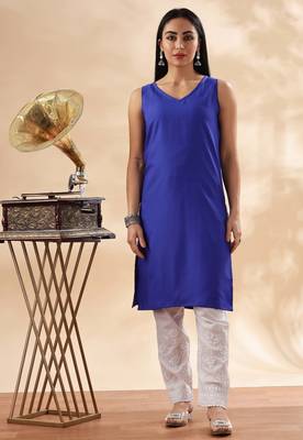 Women floral embroidered cotton chikankari straight kurta 3