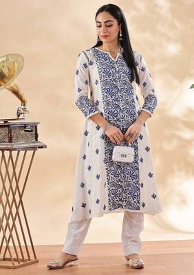Women paisley embroidered thread work lucknowi chikankari  kurta 5