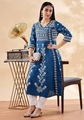 Floral embroidered chikankari kurta 1
