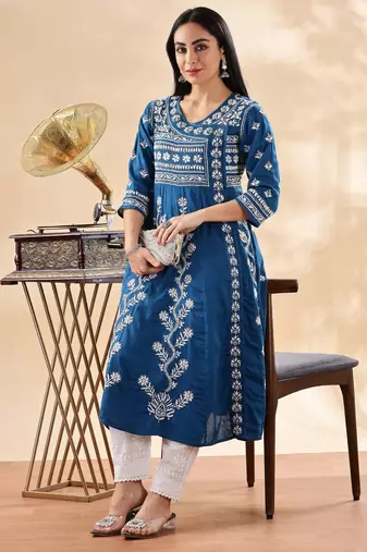 Floral embroidered chikankari kurta