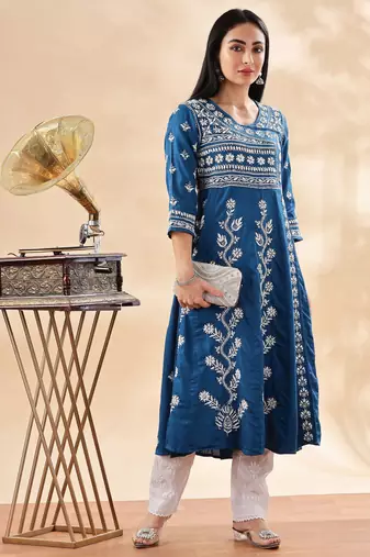 Floral embroidered chikankari kurta