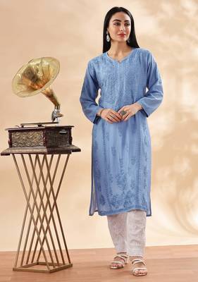 Floral embroidered chikankari straight pure cotton kurta 1