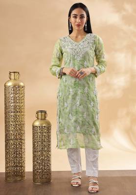 Women floral embroidered v-neck chikankari pure cotton handloom chikankari kurti 1