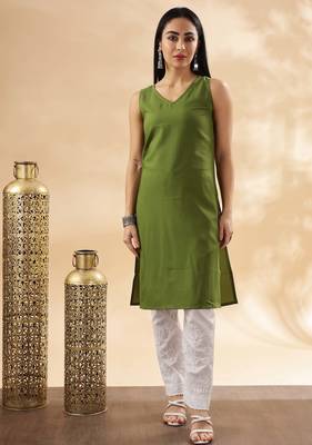 Women floral embroidered v-neck chikankari pure cotton handloom chikankari kurti 3