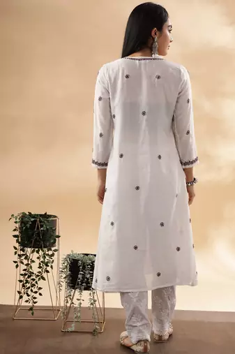 Ethnic motifs embroidered chikankari kurta