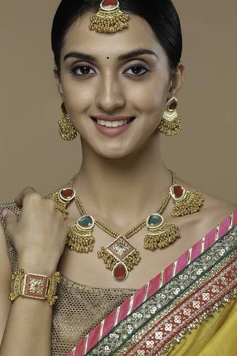 Maroon marvel haar necklace