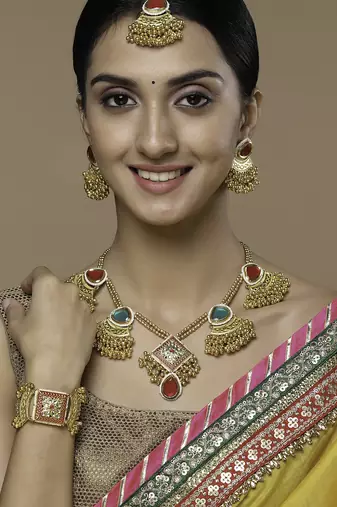 Maroon marvel haar necklace