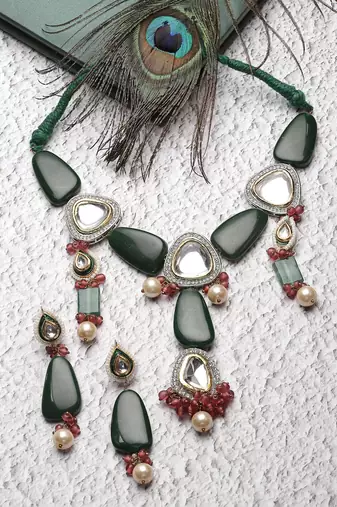Truce necklace with earring jewellery set