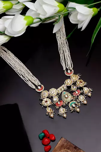 Laal tamanna haar necklace