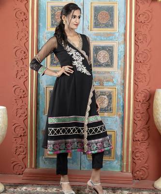 Black embroidered georgette asymmetrical kurta pants 3