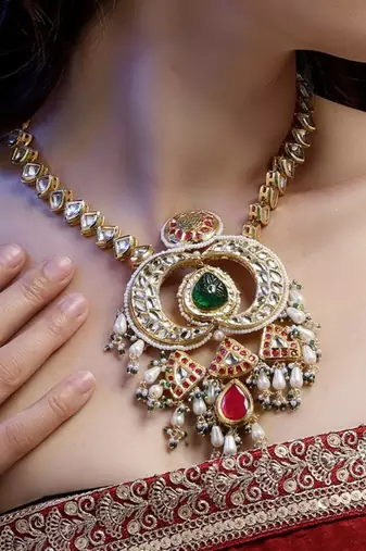 Surkh-e-gul haar