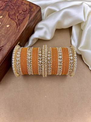 Velvet dot metal bangle set 2