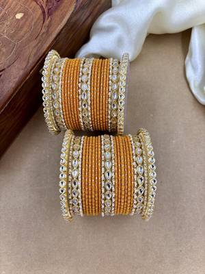 Velvet dot metal bangle set 3