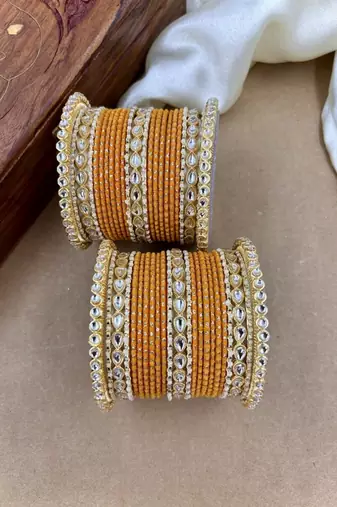 Velvet dot metal bangle set
