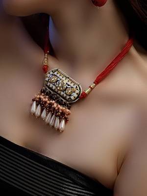 Surkh-e-chamak haar 1