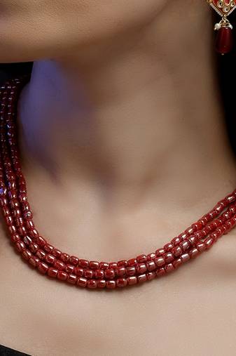 Nazakat-e-surkh layered necklace