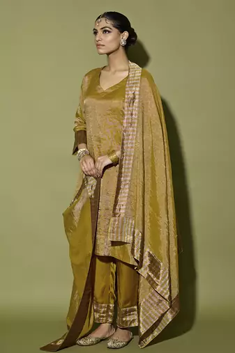 Gold plain tissue kurta with neckline embroidered and pant