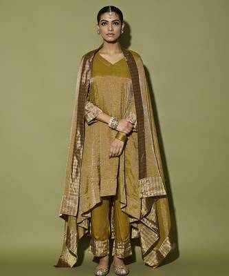 Gold plain satin kurta set 1