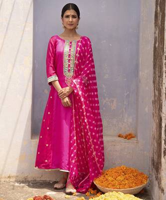 Rani pink embroidered silk kurta set 1