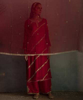 Red embroidered georgette kurta set 5