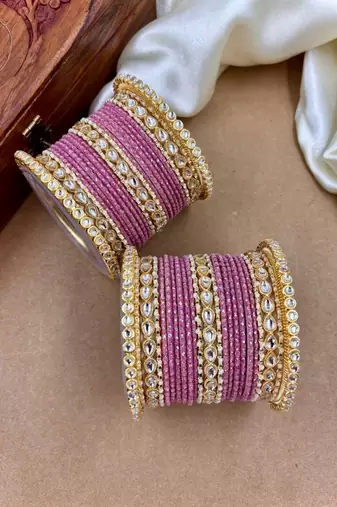 Velvet dot metal bangle set