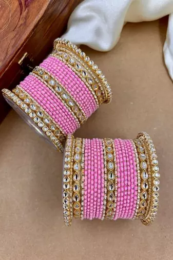 Velvet dot metal bangle set