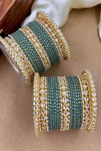 Velvet dot metal bangle set