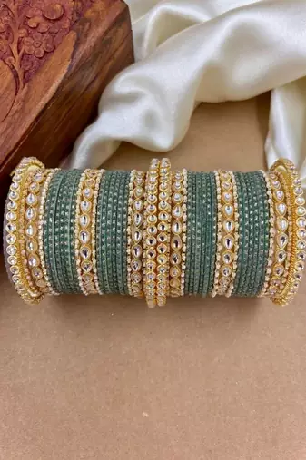 Velvet dot metal bangle set