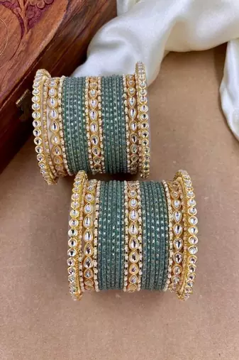 Velvet dot metal bangle set