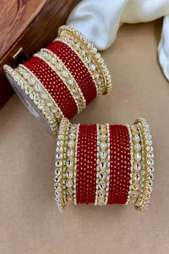 Velvet dot metal bangle set