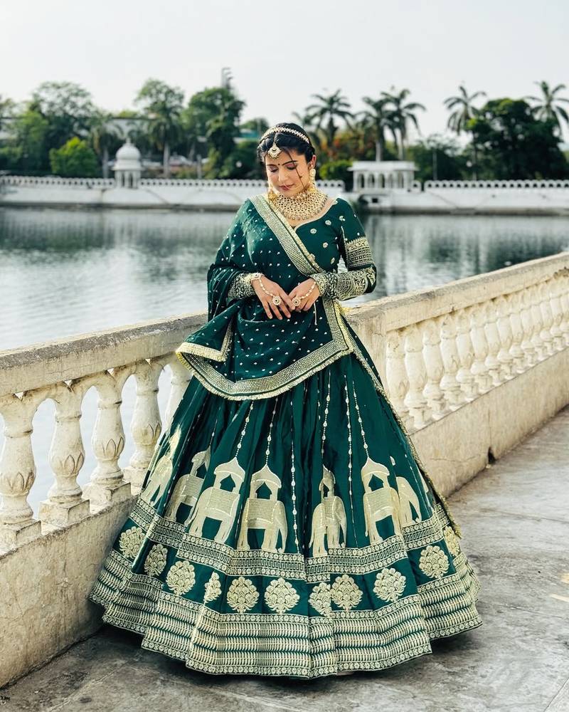 GREEN HEAVY CHINON SILK EMBROIDERY PARTY WEAR LEHENGAS CHOLI