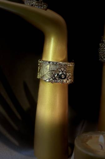 Gold kundan