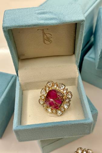 Gold kundan