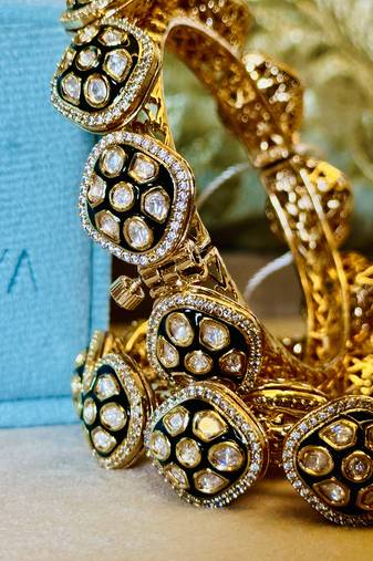 Gold kundan