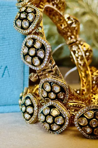 Gold kundan