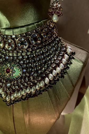 Gold kundan