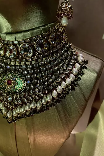 Gold kundan