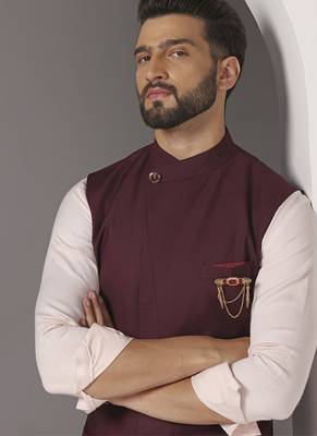 Pink plain cotton kurta set with maroon jacket 3