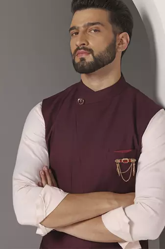 Pink plain cotton kurta set with maroon jacket