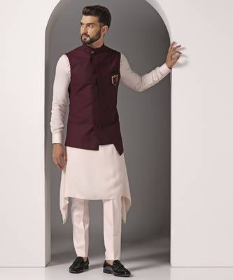Pink plain cotton kurta set with maroon jacket 5