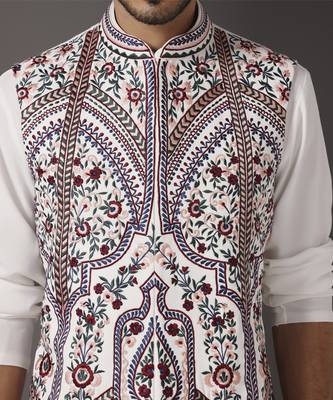 Ivory embroidered crepe kurta set with ivory embroidered jacket 2