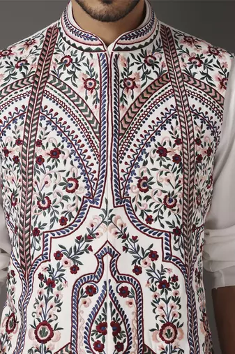 Ivory embroidered crepe kurta set with ivory embroidered jacket