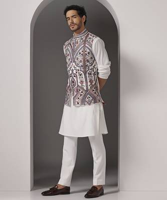 Ivory embroidered crepe kurta set with ivory embroidered jacket 3