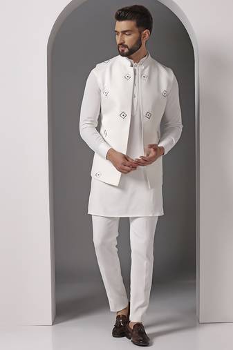 Ivory embroidered crepe kurta set with mirror ivory jacket